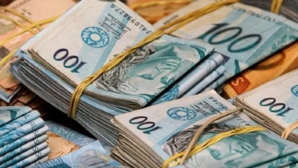 Governo anuncia aumento do salário mínimo para mais de R$1500,00 em 2025