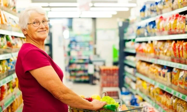 Quem tem o Bolsa Família tem direito ao Cartão alimentação? Saiba mais