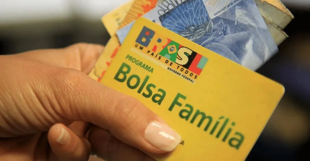 Auxílio Mãe Solteira de R$ 1.200 chega ao Bolsa Família em 2024: veja o que você precisa saber