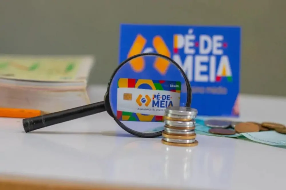Pé-de-Meia: Saiba se você foi aprovado para receber o benefício e como solicitar o cartão
