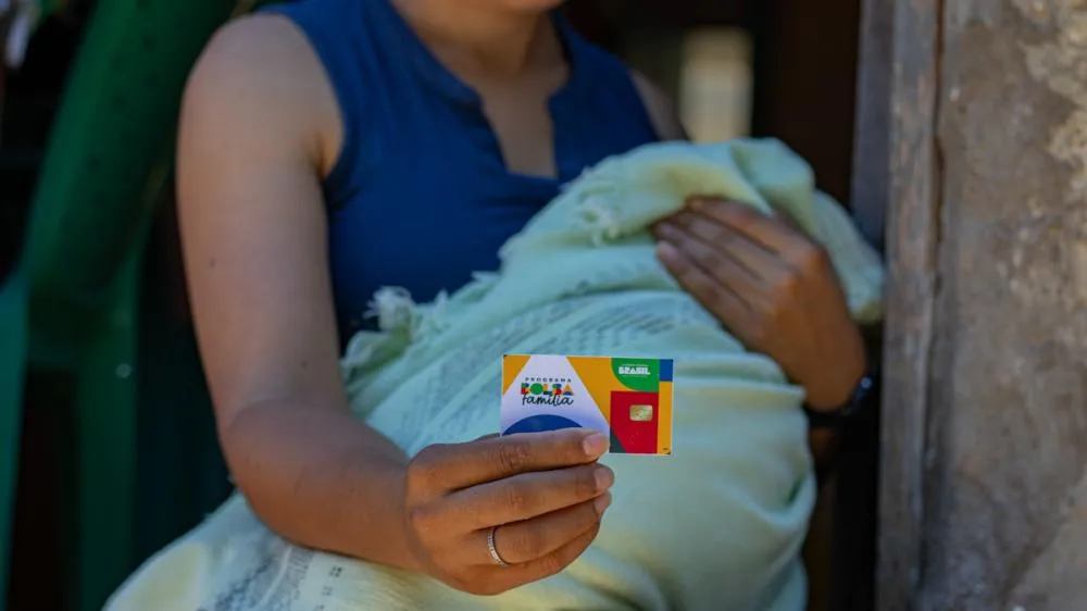 Auxílio Mãe Solteira de R$ 1.200 chega ao Bolsa Família em 2024: veja o que você precisa saber