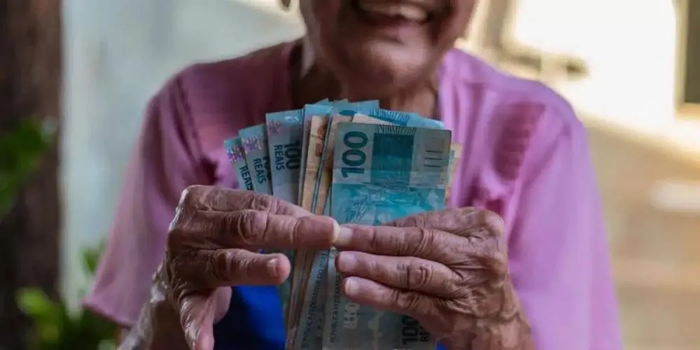 É anunciado o salário mínimo ideal para idosos: Saiba mais