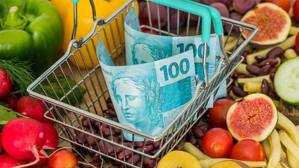 Governo lança cartão alimentação de R$ 300 para famílias em vulnerabilidade