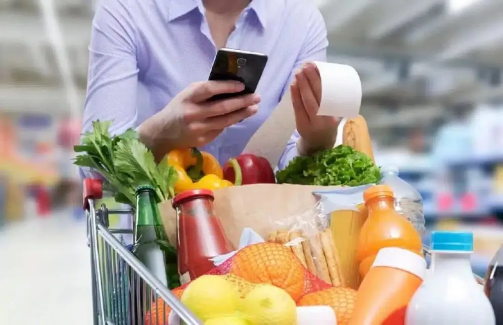 Governo libera R$ 330 em Vale Alimentação; saiba como solicitar