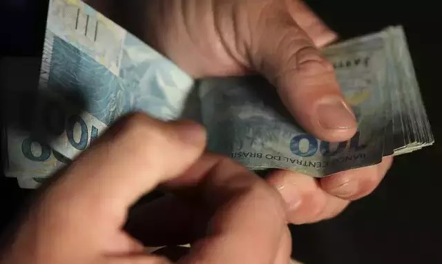 Governo Federal garante 13º salário antecipado; Veja as datas