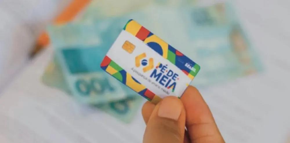 Veja como se inscrever no programa Pê de Meia e retirar o cartão