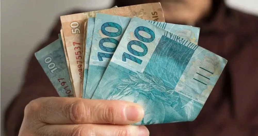 Governo federal lança novo programa de auxílio financeiro para famílias em situação de vulnerabilidade