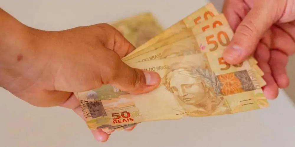 Novo auxílio de R$ 300 para mães; veja como solicitar