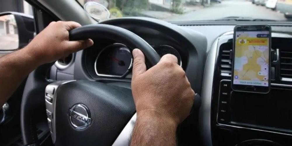Como motoristas de aplicativo e mototaxistas podem ficar assegurados pelo INSS