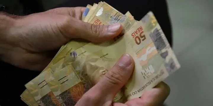 Auxílio de R$ 704: Governo Federal apoia famílias de baixa renda com Bolsa Família e Auxílio Gás