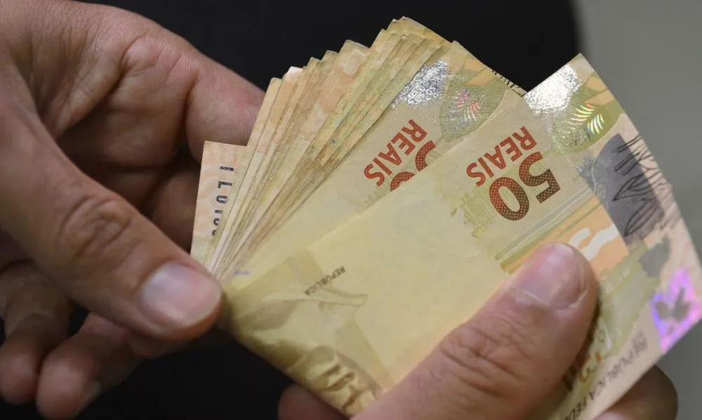 Governo publica MP que reestrutura salário de 100% dos servidores