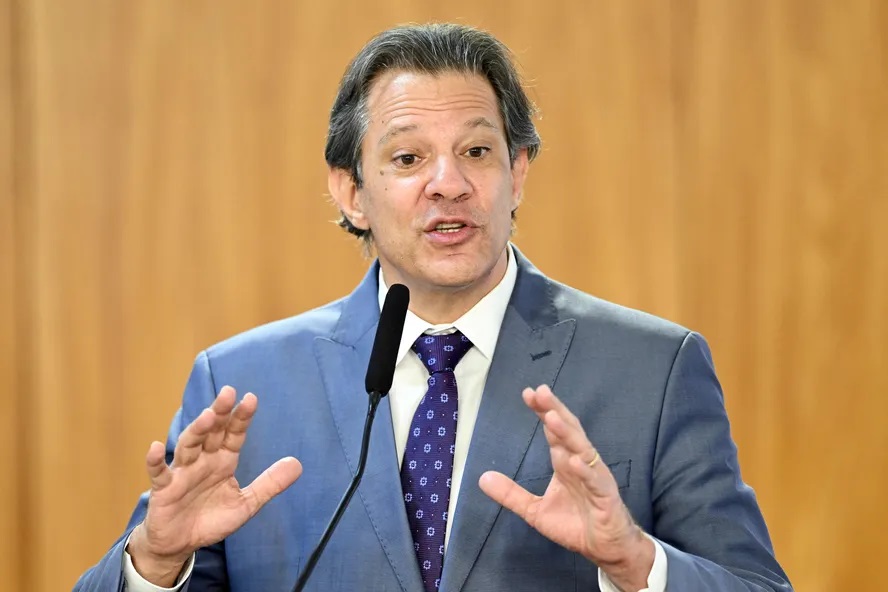 Haddad quer proposta “ambiciosa” para taxação de super-ricos
