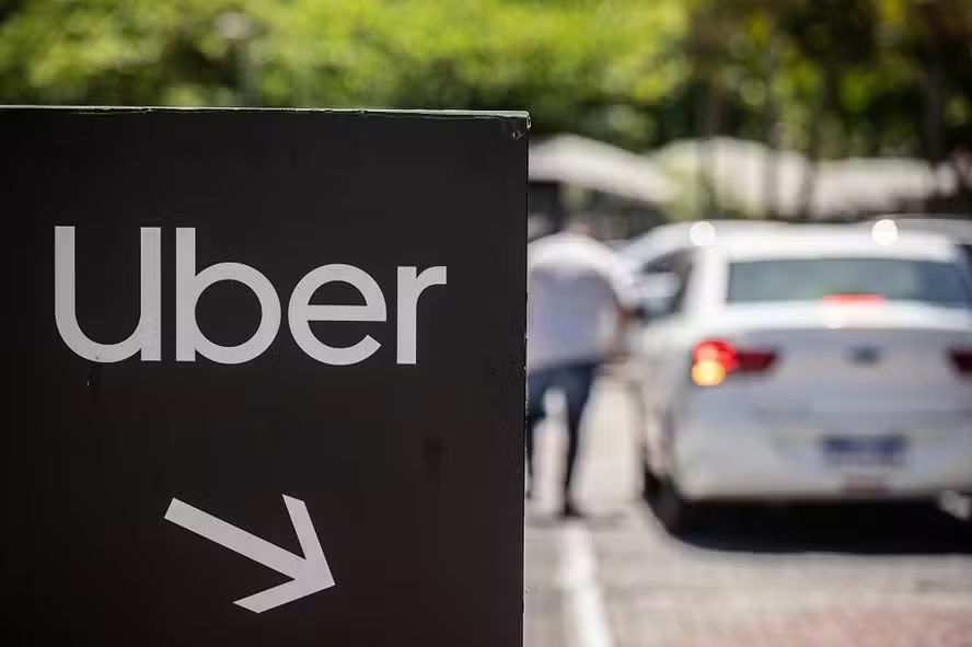Uber Busca Suspensão de Ações sobre Vínculo Empregatício no STF