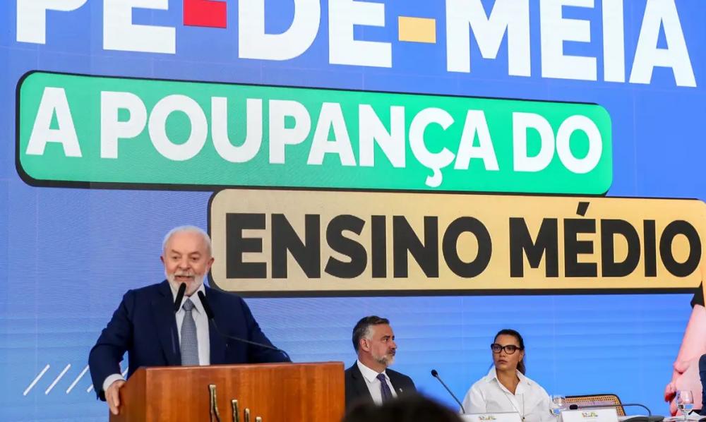 Programa Pé-de-Meia pode pagar até 10 mil reais para estudantes; Entenda