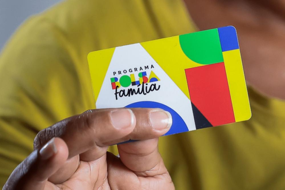 Ministério do Desenvolvimento e Assistência Social anuncia aumento no Bolsa Família: Benefícios agora chegam a R$ 800; Veja o calendário