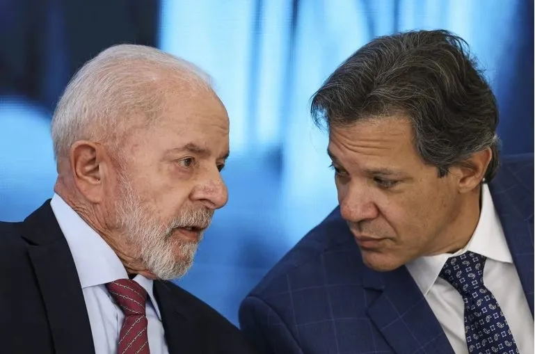 Presidente Lula assina projeto de lei da Isenção de IR para quem recebe até R$ 5 mil
