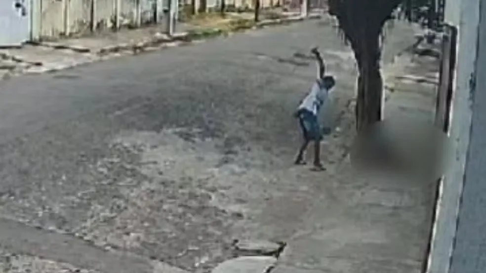 Homem é condenado a 18 anos de prisão por matar idoso com barra de ferro