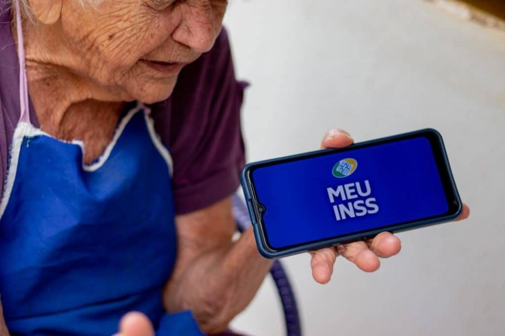 Projeto Vale-Sacolão de 250 reais para idosos; entenda