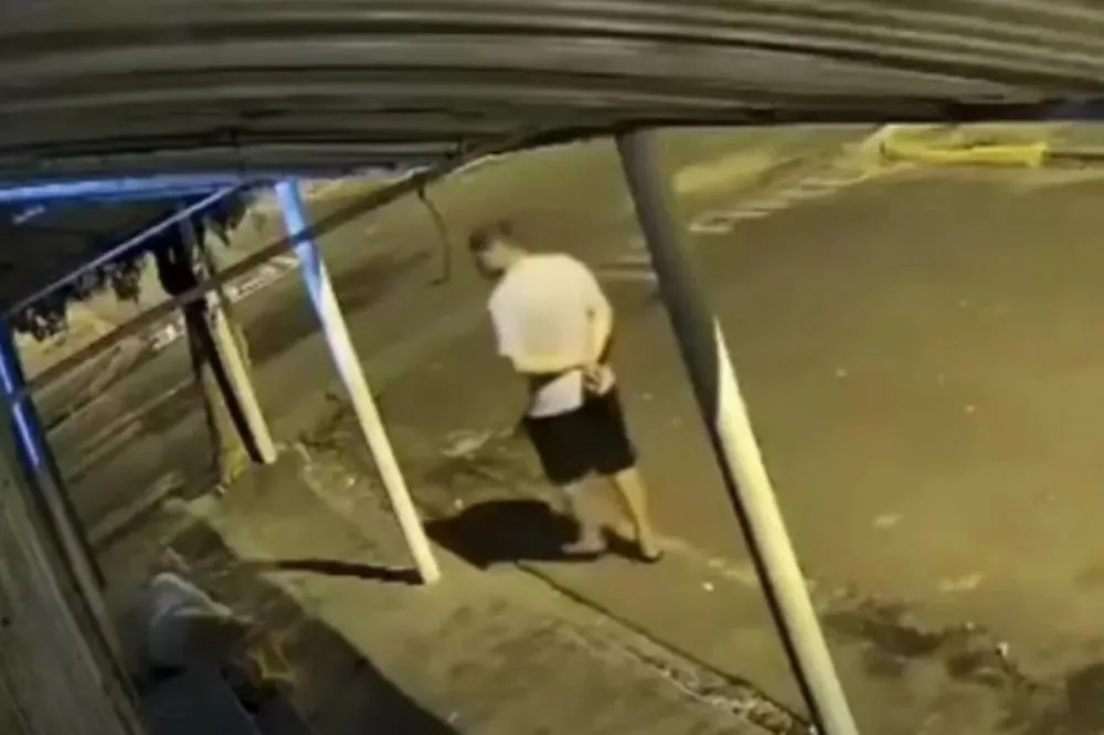 Jovem é preso em flagrante após matar homem a facadas em frente a bar