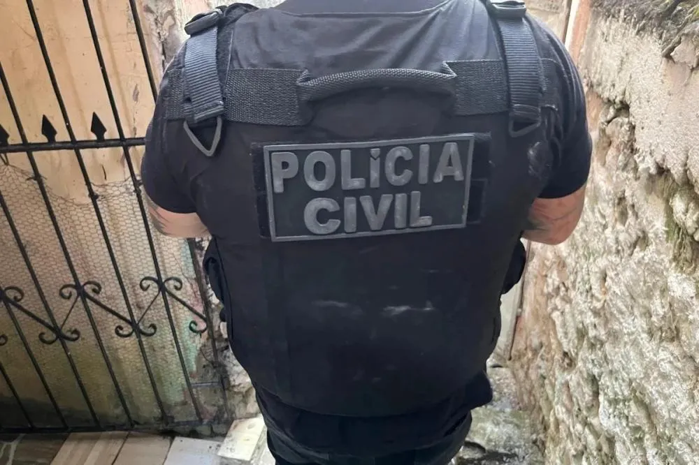 Homem é preso após matar ex-companheira, ex-sogra e adolescente e incendiar casa