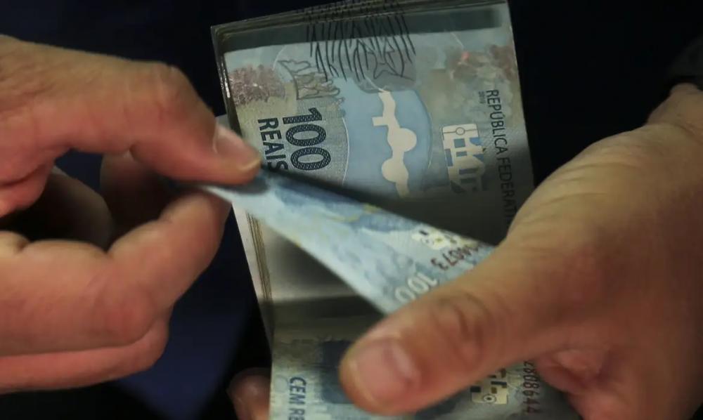 Governo lança Auxilio de R$ 300 para mães
