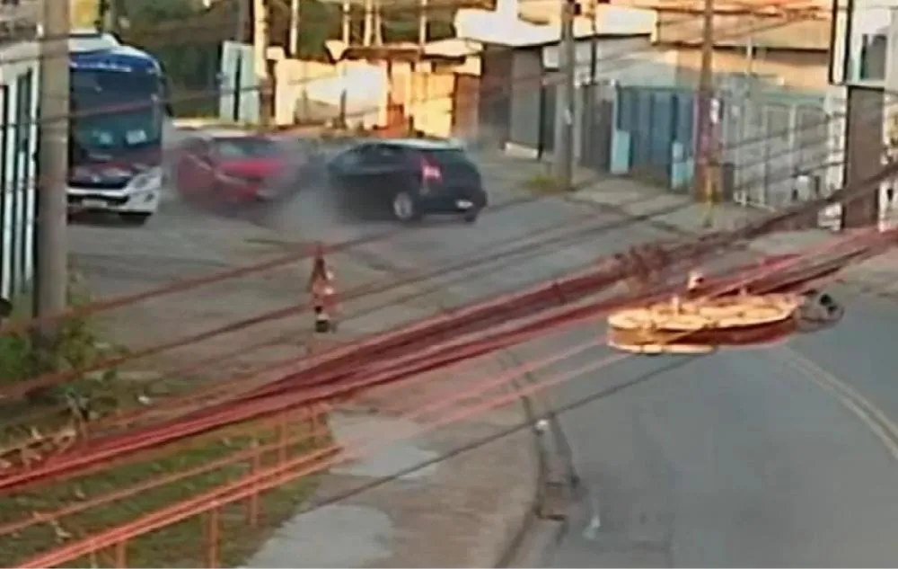 Bêbado ao volante: motorista causa batida e deixa três feridos Veja vídeo
