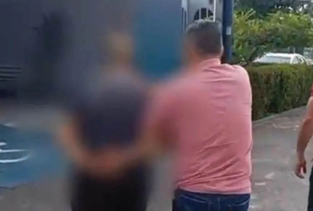 Polícia Civil apresenta prisão de ex-lutador que manteve a ex-companheira grávida em cárcere privado
