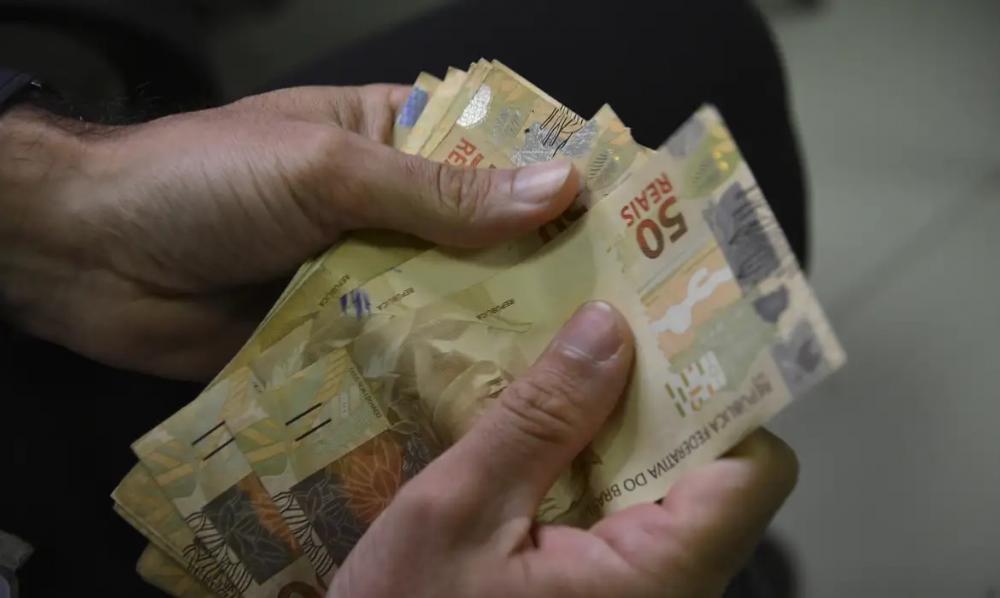Trabalhadores Brasileiros Receberão 14º Salário: Saiba Quem Tem Direito e Como Recebê-lo