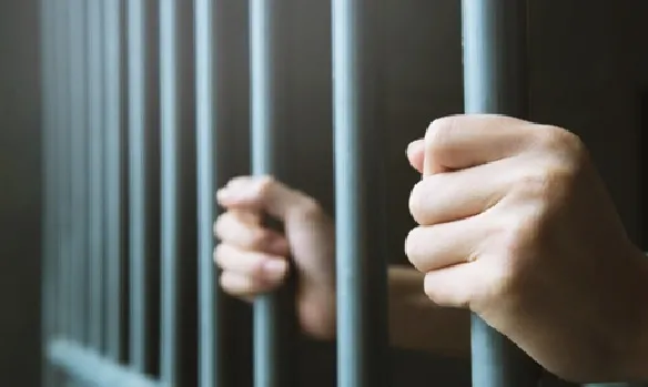 Violência dentro de casa: mãe é presa por agredir filha de 11 anos