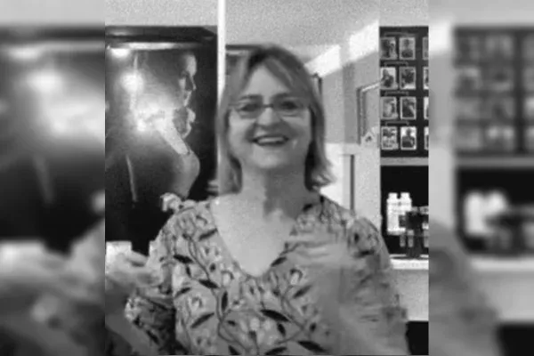 Justiça mantém preso filho que matou a mãe a facadas em apartamento