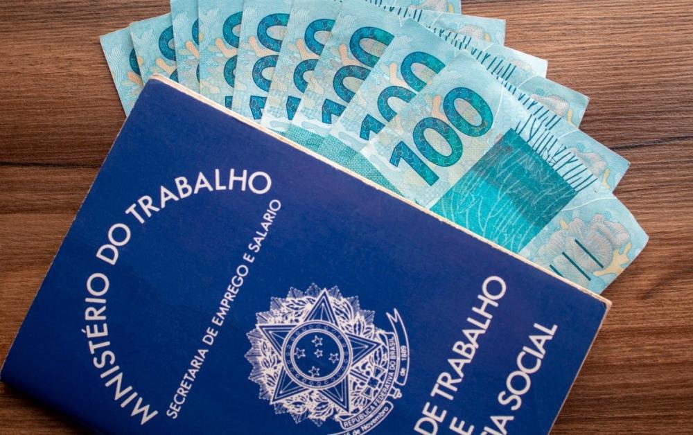 Governo anuncia reajuste do salário mínimo regional para 2024: Valor chega a R$1.856,94