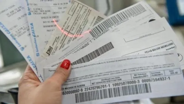 Com 79% de endividados, brasileiros acham jeito inusitado de sair da lama