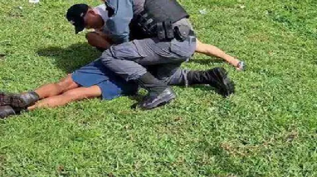 Homem é preso após ser flagrado se masturbando dentro de igreja