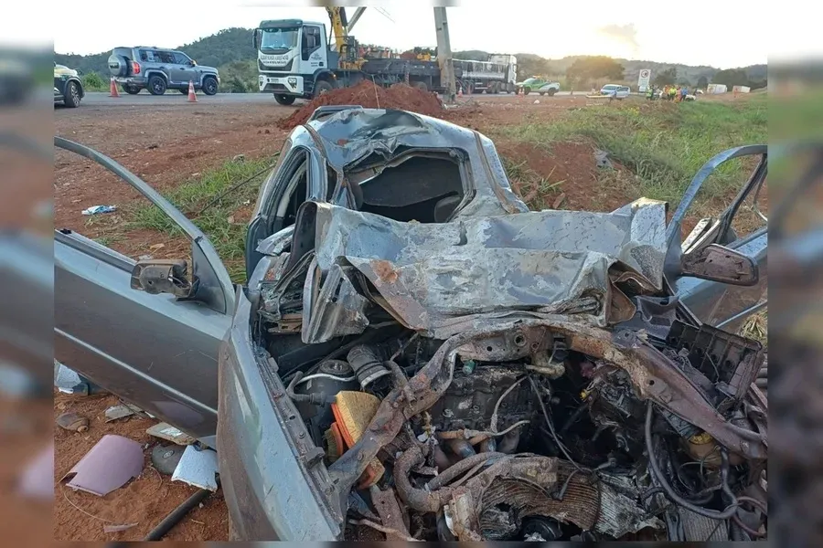 Carro sai da pista, atropela trabalhadores e deixa três mortos em GO