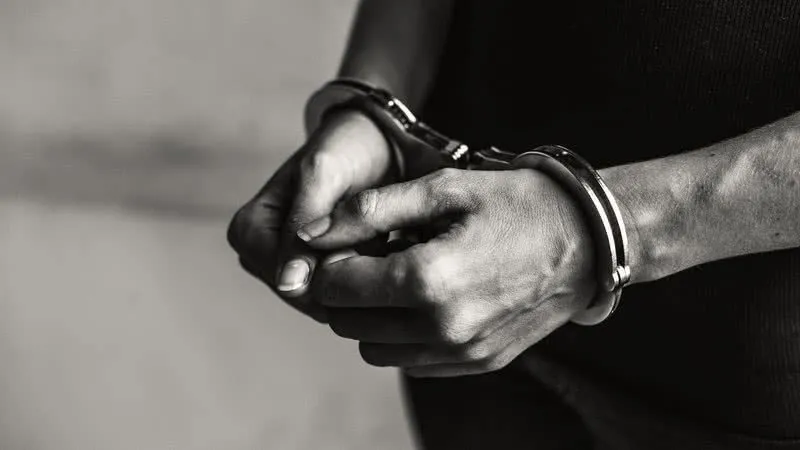 Gerentes de casa noturna são presos suspeitos de prostituir adolescentes