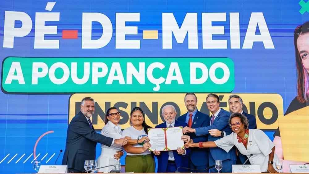Govervo dará PIX de R$ 9.200 para Estudantes