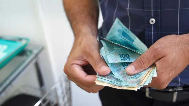 Governo anuncia aumento salarial de idosos com mais de 65 anos; veja o novo valor
