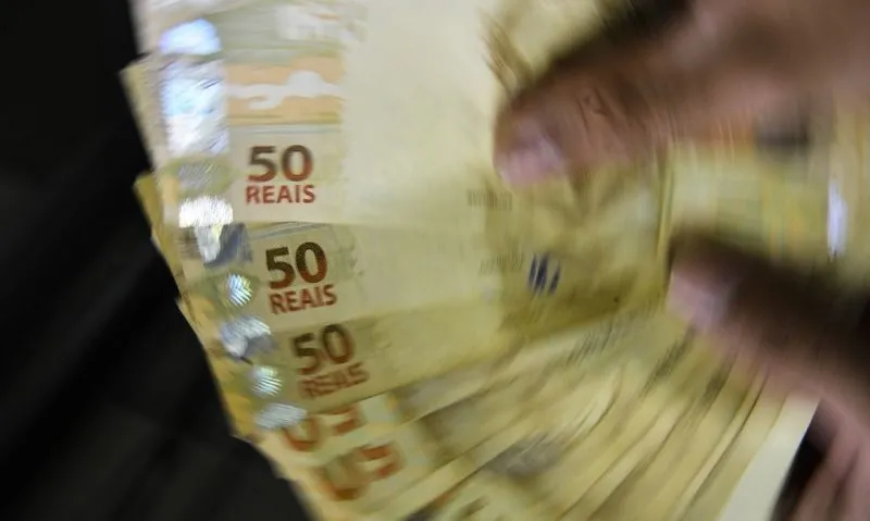 INSS antecipa 13º salário para milhões de brasileiros: saiba quem recebe e quando