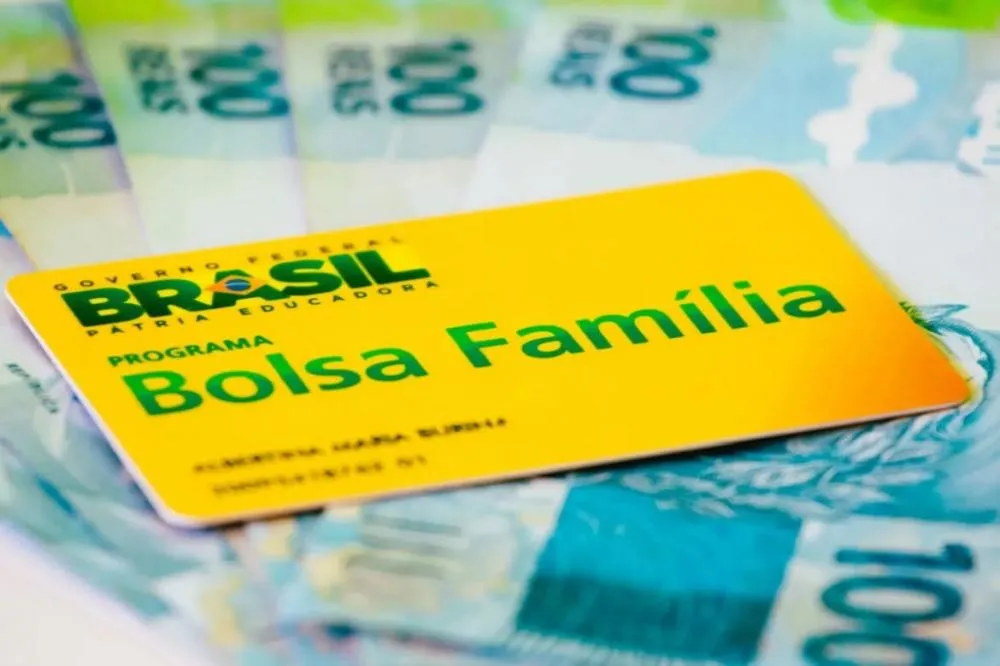 Mães solteiras do Bolsa Família vão receber R$ 1.100 em maio