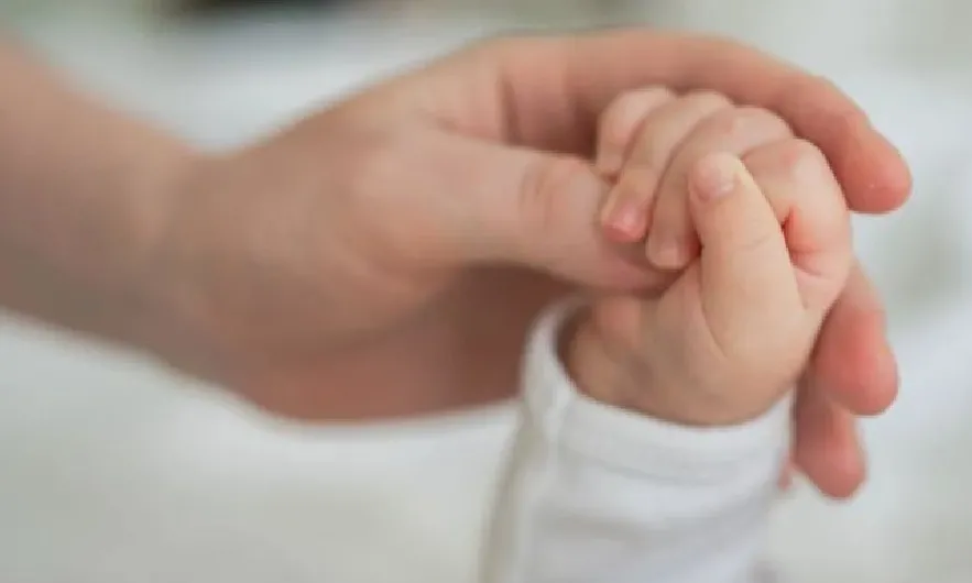 Menino de 1 ano dado como morto após afogamento é encontrado vivo após 5 horas no necrotério