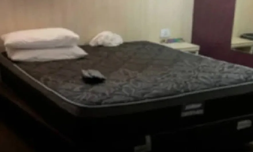 Jovem de 21 anos passa mal e morre dentro de suíte de motel durante sexo