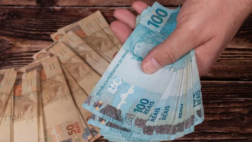 Governo divulga novo valor do salário mínimo para idosos; veja