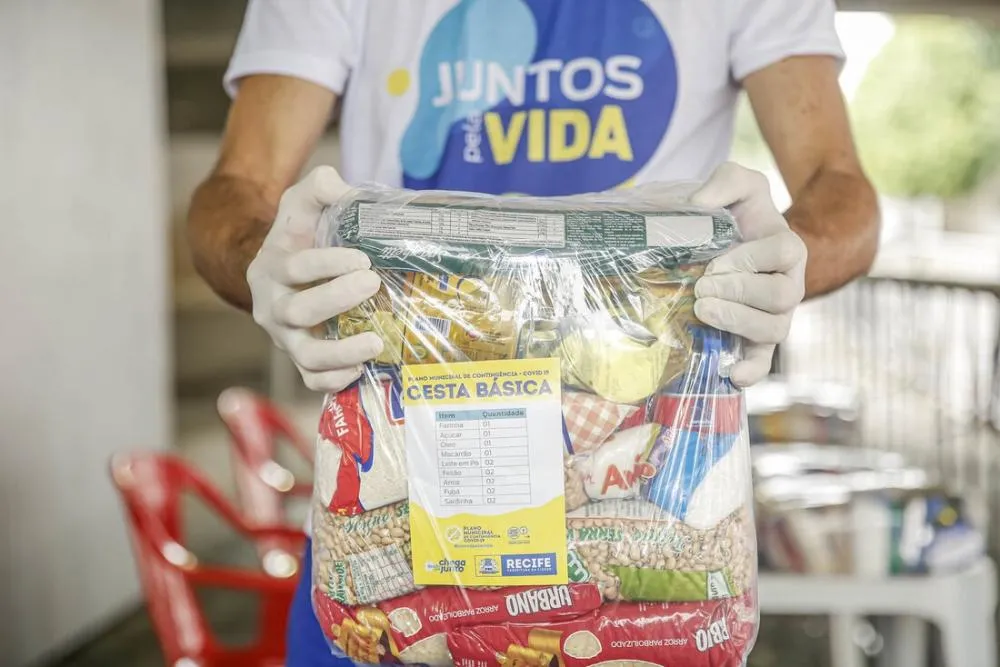 Governo começa a entregar cestas básicas do Bolsa Família: veja como conseguir