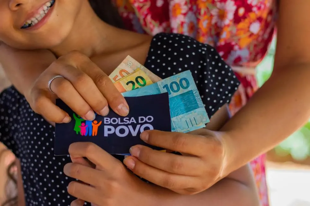 Auxílio de R$ 540! Conheça o Bolsa do Povo e saiba como conseguir
